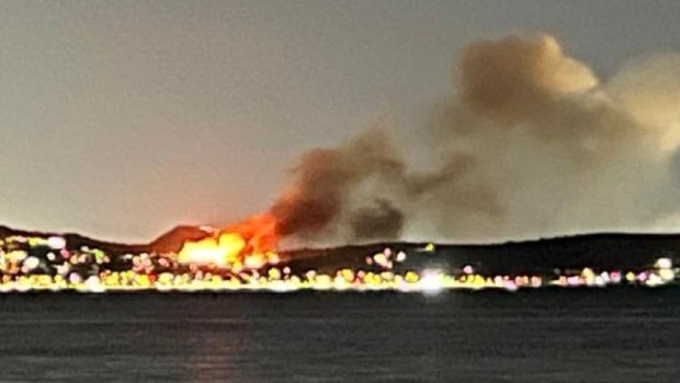 Σαλαμίνα: Επικελευστής του Πολεμικού Ναυτικού ο 40χρονος που συνελήφθη για τη φωτιά - Το πάρτι και τα βεγγαλικά