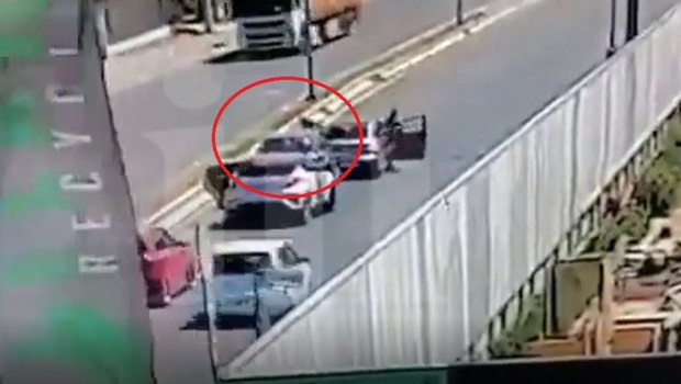 Βίντεο ντοκουμέντο με τη σύλληψη του 36χρονου μαφιόζου - Τον ακινητοποίησαν στη μέση του δρόμου
