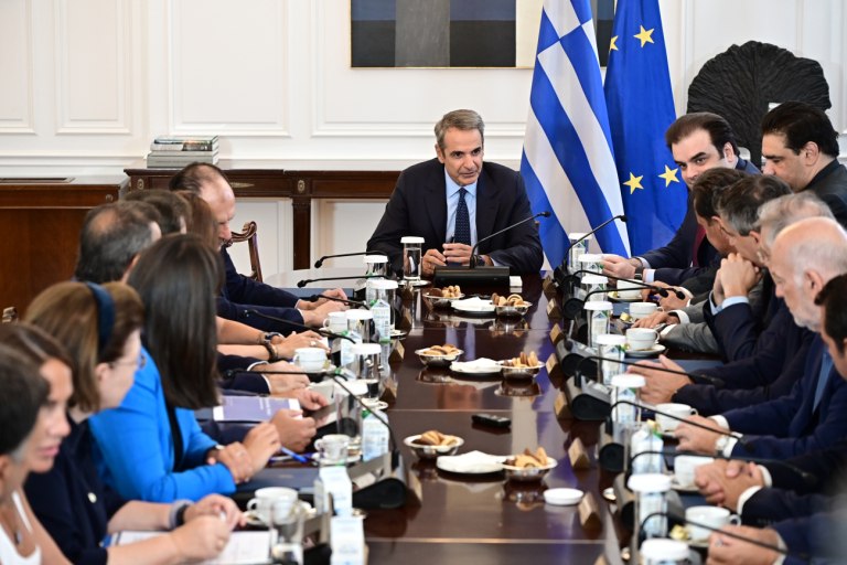 Ευχολόγια Μητσοτάκη για «βελτίωση καθημερινότητας» στο υπουργικό