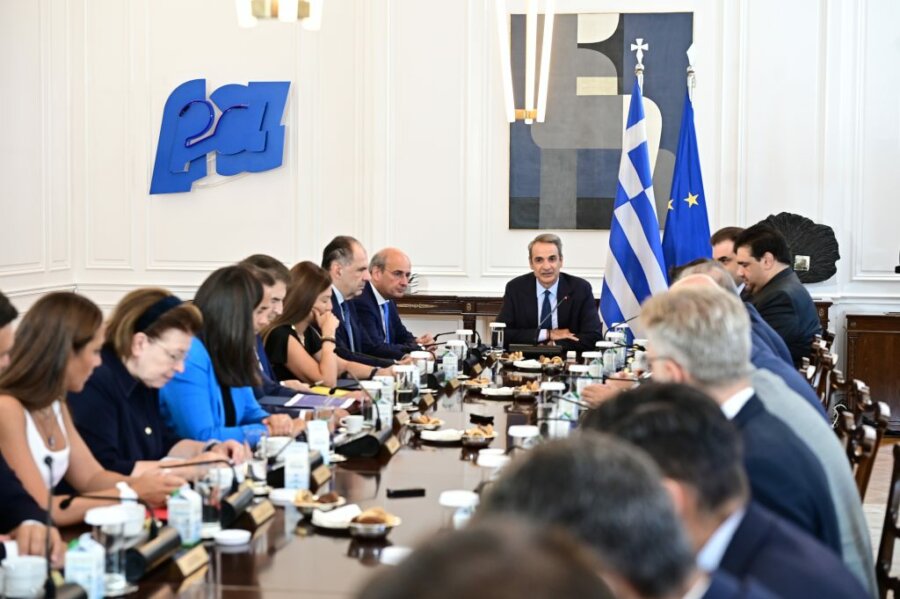 Μητσοτάκης στο Υπουργικό: Η βελτίωση της καθημερινότητας περνά μέσα από τη συλλογική ανάπτυξη