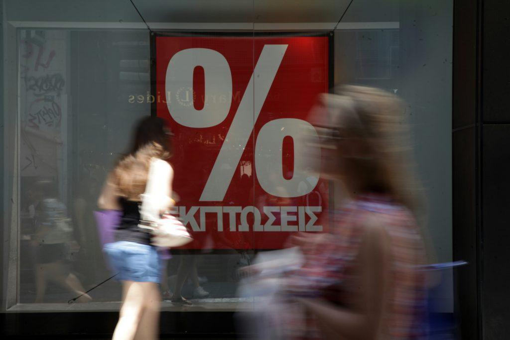 Θερινές εκπτώσεις: Απογοήτευση στην αγορά – Συνεχίζονται οι προσφορές στα καταστήματα