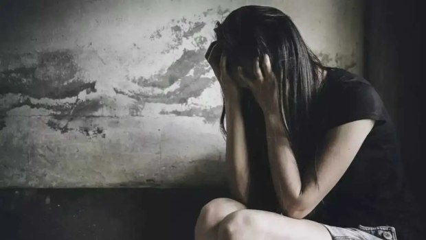 «Με κλείδωσε στο σπίτι και με εκδίδει» - Ο εφιάλτης που έζησε η 25χρονη στα χέρια του 23χρονου συντρόφου της