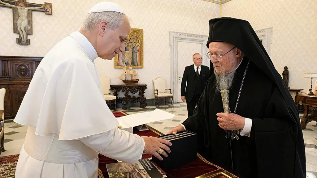 Στην Κωνσταντινούπολη ο 8ος «Επίσκοπος Ρώμης» – Ποιες εξελίξεις κινητοποιούν τη θρησκευτική διπλωματία