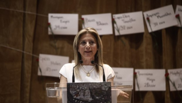 Τέμπη: Η απάντηση της Μαρίας Καρυστιανού στο χυδαίο σκίτσο Παπανίκου μετά την έκθεση αυτοψίας της ΔΑΕΕ