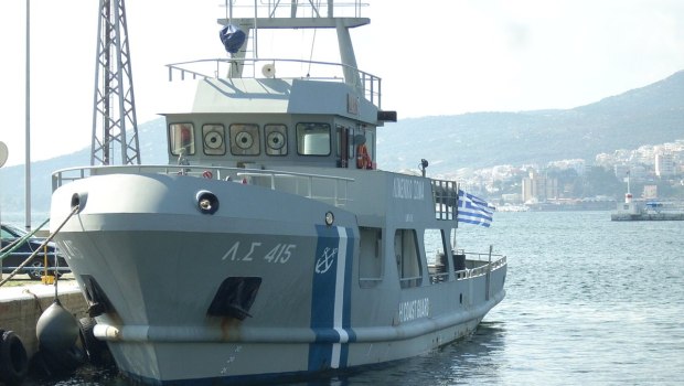 Εύβοια: Επικάθηση φορτηγού πλοίου στον λιμένα Μαντουδίου