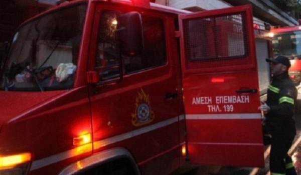Πυρκαγιά σε εγκαταλελειμμένο κτήριο στο κέντρο της Αθήνας