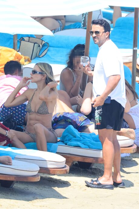 Luis Fonsi: Στη Μύκονο για διακοπές μαζί με την εντυπωσιακή σύζυγό του, Agueda Lopez, και τα δύο παιδιά τους