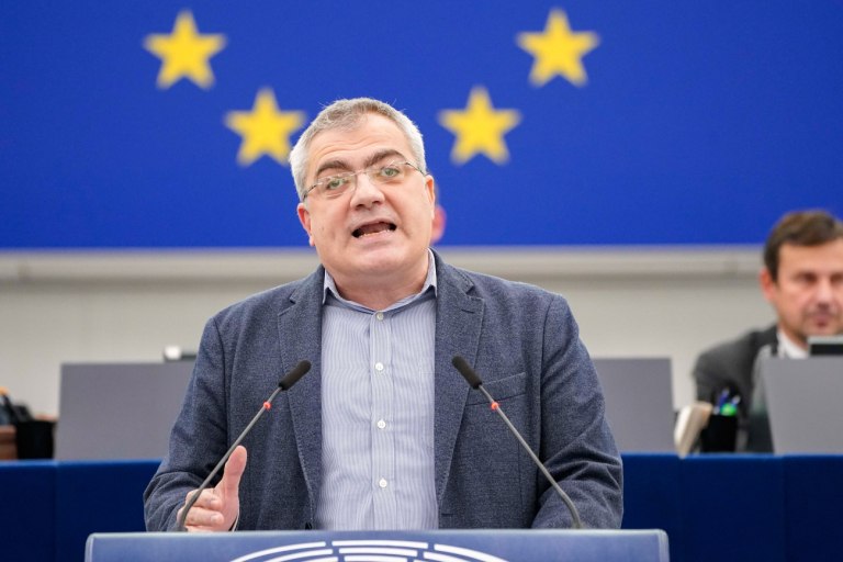 Παπαδάκης - ΚΚΕ: «Στρατιωτική Σένγκεν» και δισ. ευρώ για τα πολεμικά σφαγεία ζητά το Ευρωκοινοβούλιο