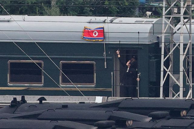 Κιμ Γιονγκ Ουν: Εντυπωσιακή άφιξη στο Πεκίνο με το θωρακισμένο τρένο που κληρονόμησε από τον πατέρα του