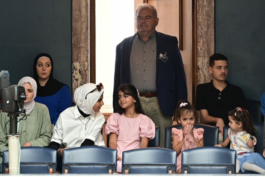 Βουλή: Θερμό καλωσόρισμα παιδιών από τη Γάζα που φιλοξενούνται σε ελληνικές δομές υγείας