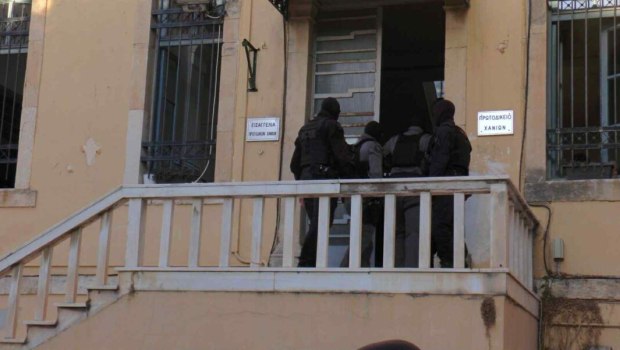 Κρητική μαφία: «Έχω 12 βίντεο να τραβάς τα μαλλιά σου...» - Εκβιασμοί από τον αρχηγό και ξυλοδαρμοί από τον ηγούμενο