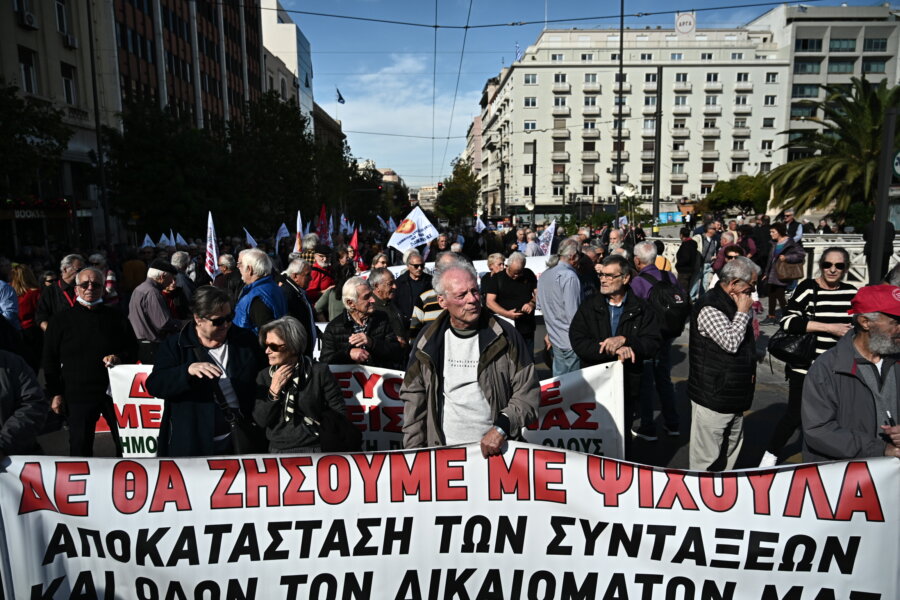 ΣΥΛΛΑΛΗΤΗΡΙΟ ΣΥΝΤΑΞΙΟΥΧΩΝ ΣΤΗΝ ΑΘΗΝΑ (ΚΩΣΤΑΣ ΤΖΟΥΜΑΣ/EUROKINISSI)