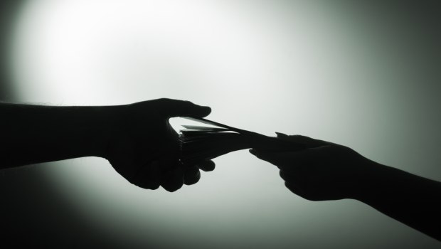 Ξέπλεναν μαύρο χρήμα μέσω στοιχηματικών - Εμπλέκονται πάνω από 200 πρόσωπα, αναμεσά τους διευθυντές υπουργείων
