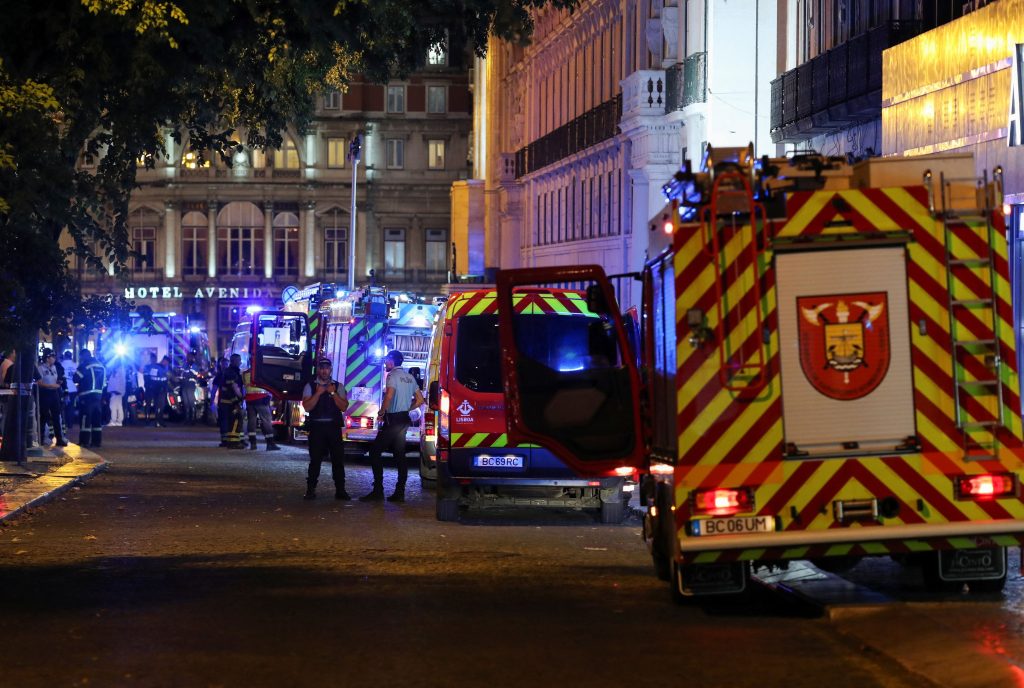 Λισαβόνα: 15 νεκροί και 18 τραυματίες από τον εκτροχιασμό τελεφερίκ – Αναμέσα τους και τουρίστες