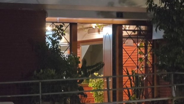 Νέος Κόσμος: Άντρας και γυναίκα εντοπίστηκαν νεκροί σε κατάσταση αποσύνθεσης - Δίπλα τους βρέθηκε ένα όπλο