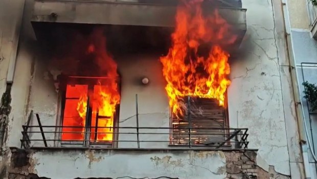 Φωτιά σε εγκαταλελειμμένο κτίριο στο Μεταξουργείο