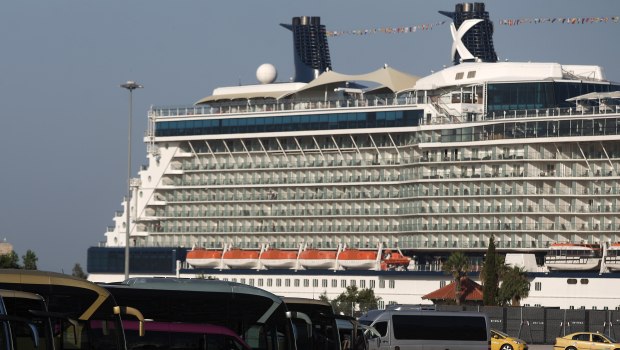 Λιμάνι του Πειραιά: Κρουαζιερόπλοιο με 450 επιβάτες προσέκρουσε στην προβλήτα κατά την πρόσδεση