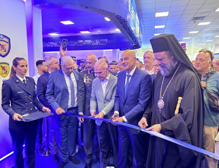 Για την μετάβαση των Ενόπλων Δυνάμεων στη νέα εποχή μίλησε ο Δένδιας στα εγκαίνια του περιπτέρου του υπ. Εθνικής ‘Άμυνας