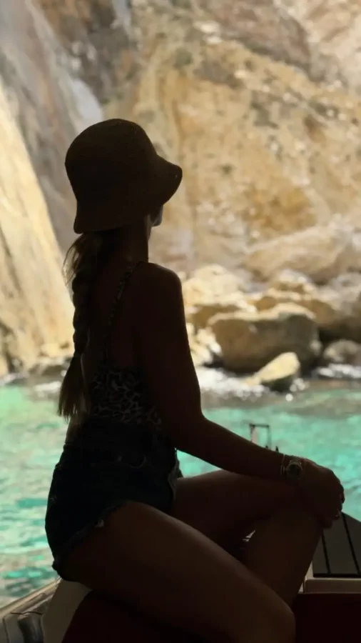 Αθηνά Οικονομάκου: Απόδραση στους Παξούς με τον Bruno Cerella – Μαζί και τα παιδιά της ηθοποιού