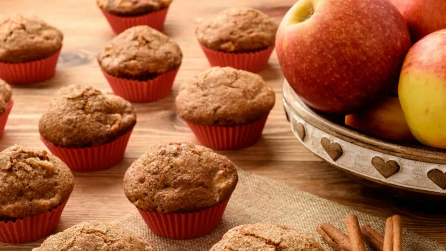 Muffins με μήλο, κανέλα και αλεύρι ολικής άλεσης