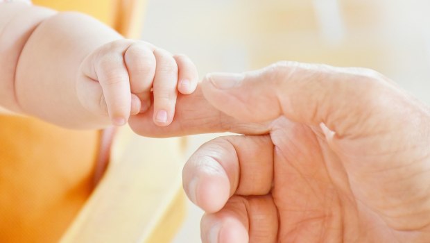 Γιατί μόνο η μείωση φόρων δεν επιλύει το δημογραφικό πρόβλημα