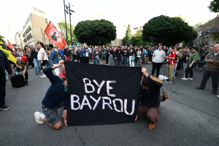 Πού βαδίζει η Γαλλία; Τα προβλήματα, τα πρόσωπα και η διέξοδος που αναζητεί ο Μακρόν
