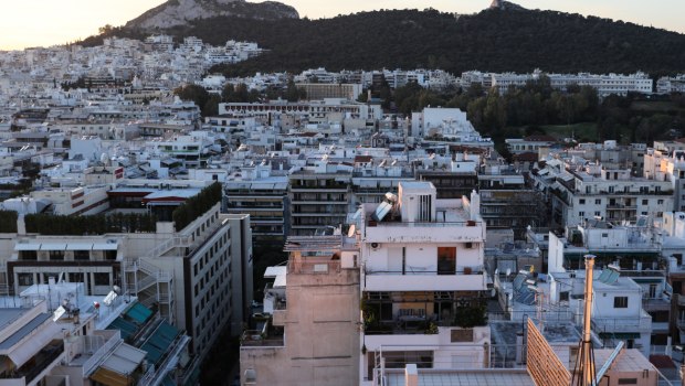 Στεγαστική κρίση: «O μισός μισθός στο ενοίκιο» - Κραυγή αγωνίας από πολίτες σε Ελλάδα, Δυτικά Βαλκάνια