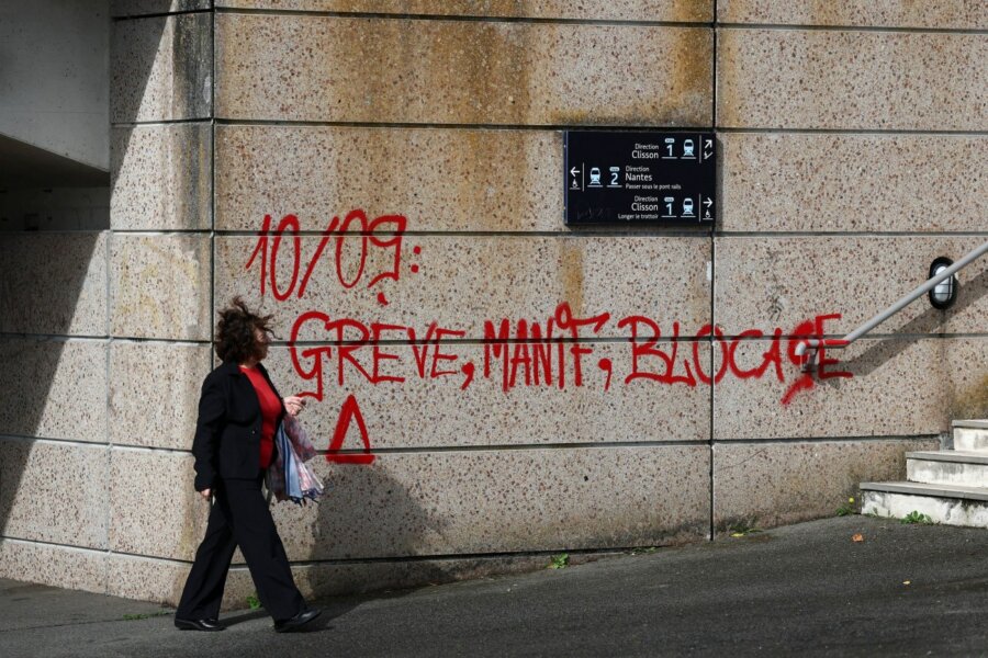 «Ας μπλοκάρουμε τα πάντα» - Το κίνημα που ταράζει την πολιτική τάξη στη Γαλλία
