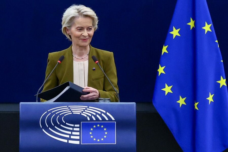 Φον ντερ Λάιεν: Ευχαριστίες στους Έλληνες δασοφύλακες για τη μάχη με τις φλόγες στην Ισπανία