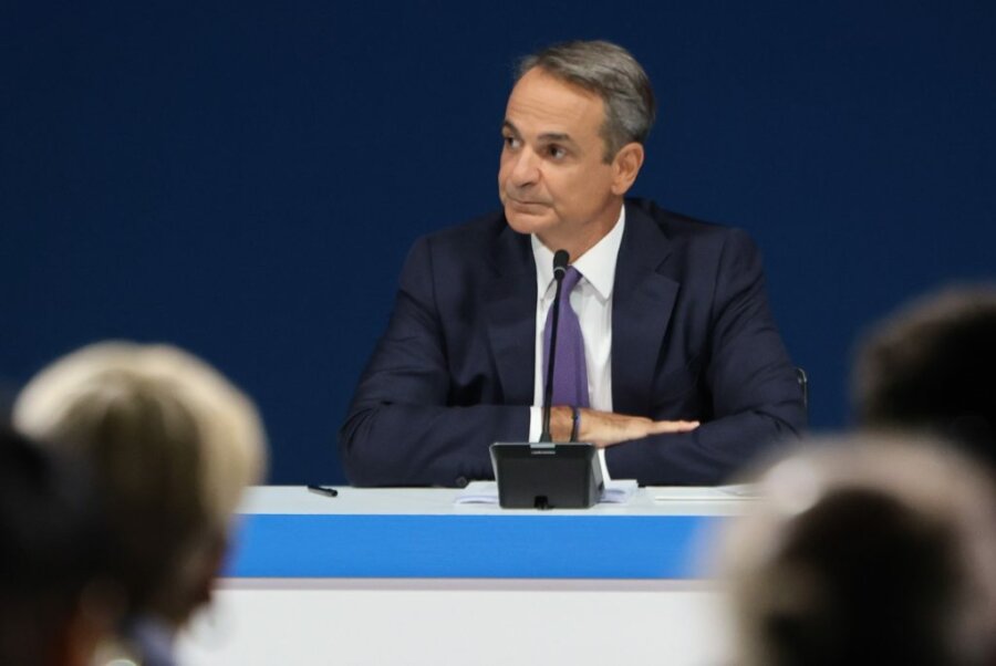 Αναγκαστική στροφή μπροστά στην… άπιαστη αυτοδυναμία