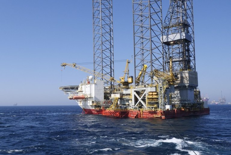 ΠΑΣΟΚ: Δικαιώθηκε η πατριωτική πολιτική 2010-2014 με την προσφορά Chevron και HELLENiQ ENERGY για τα μπλοκ