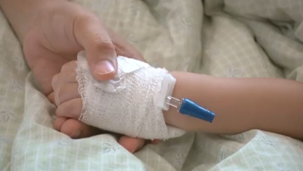 Τι λένε οι γονείς του 2,5 ετών νεκρού βρέφους - Πώς αθωώθηκαν παρά τα σημάδια κακοποίησης