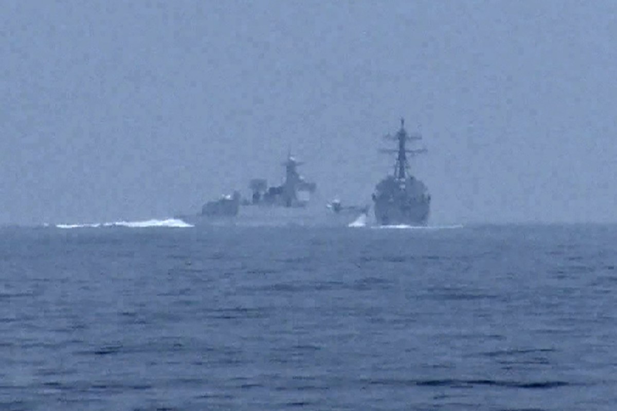 Κίνα: Καταδικάζει τον διάπλου αμερικανικού και βρετανικού πολεμικού πλοίου του Στενού της Ταϊβάν