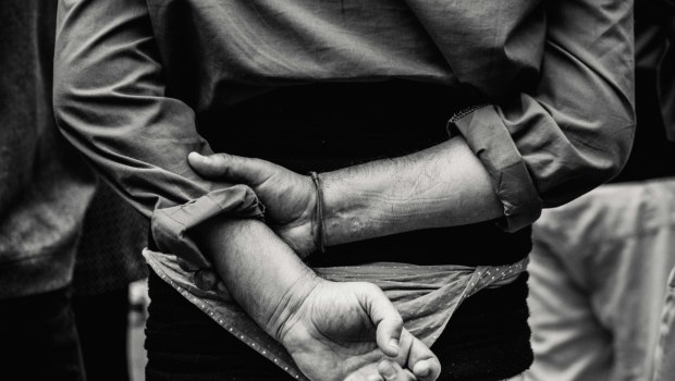 Πώς δρούσε ο 42χρονος μαστροπός – Εκβιασμοί, απειλές, βία