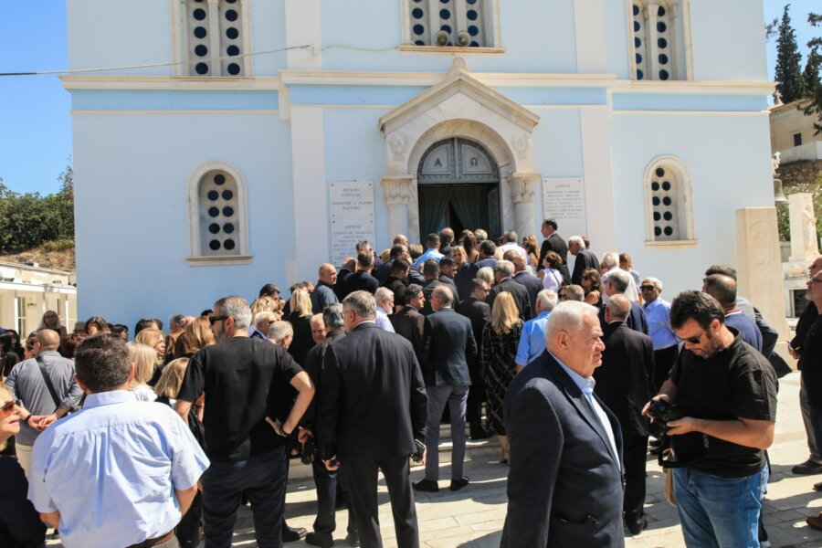 Λένα Σαμαρά: Στο Α’ Νεκροταφείο η οικογένειά της