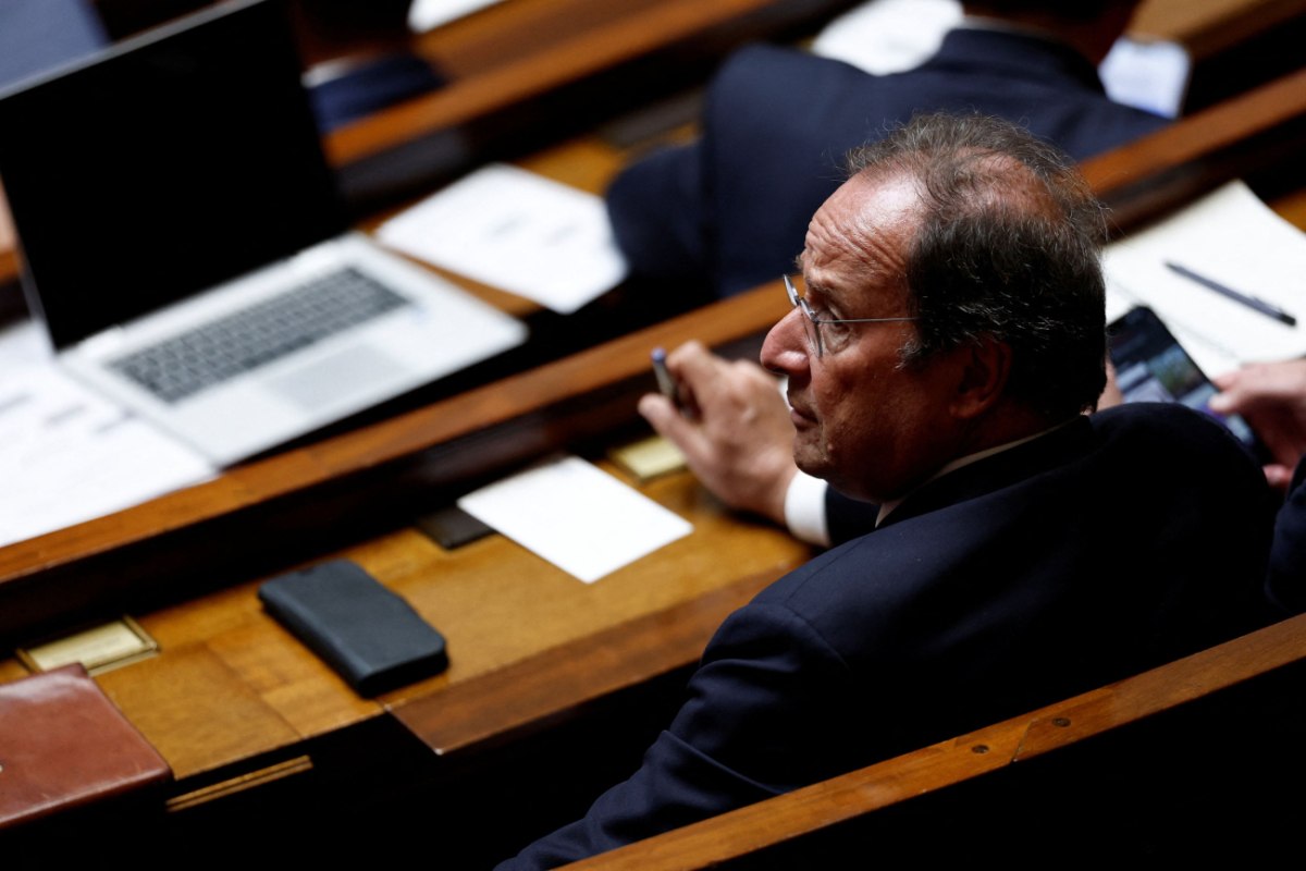 Γαλλία: Ο πρώην πρόεδρος Φρανσουά Ολάντ τάσσεται υπέρ της φορολόγησης του μεγάλου πλούτου