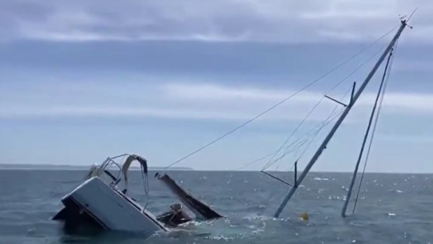 Πορτογαλία: Όρκες βύθισαν τουριστικό σκάφος - Η σοκαριστική στιγμή της επίθεσης [βίντεο]