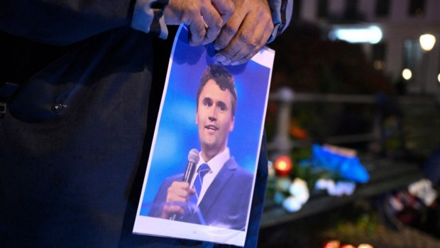 Απολύσεις και καταστολή με αφορμή τη δολοφονία Κερκ - Η κυβέρνηση Τραμπ μιλά για «εσωτερική τρομοκρατία της αριστεράς»