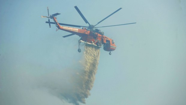 Φωτιά στην Άνδρο: Σηκώθηκαν εναέρια μέσα