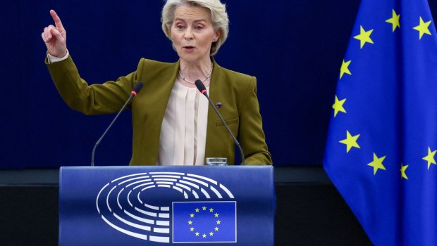 Ούρσουλα φον ντερ Λάιεν: Αρχές Οκτωβρίου η διπλή ψηφοφορία επί των προτάσεων μομφής εναντίον της