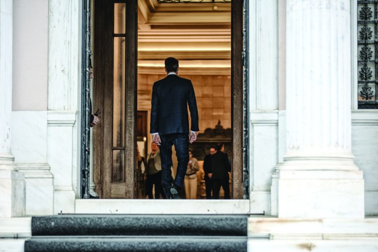 Μαξίμου: Το…«μυστήριο» με τη διαγραφή της Σεμερτζίδου από ΝΔ και η κόντρα με ΠΑΣΟΚ