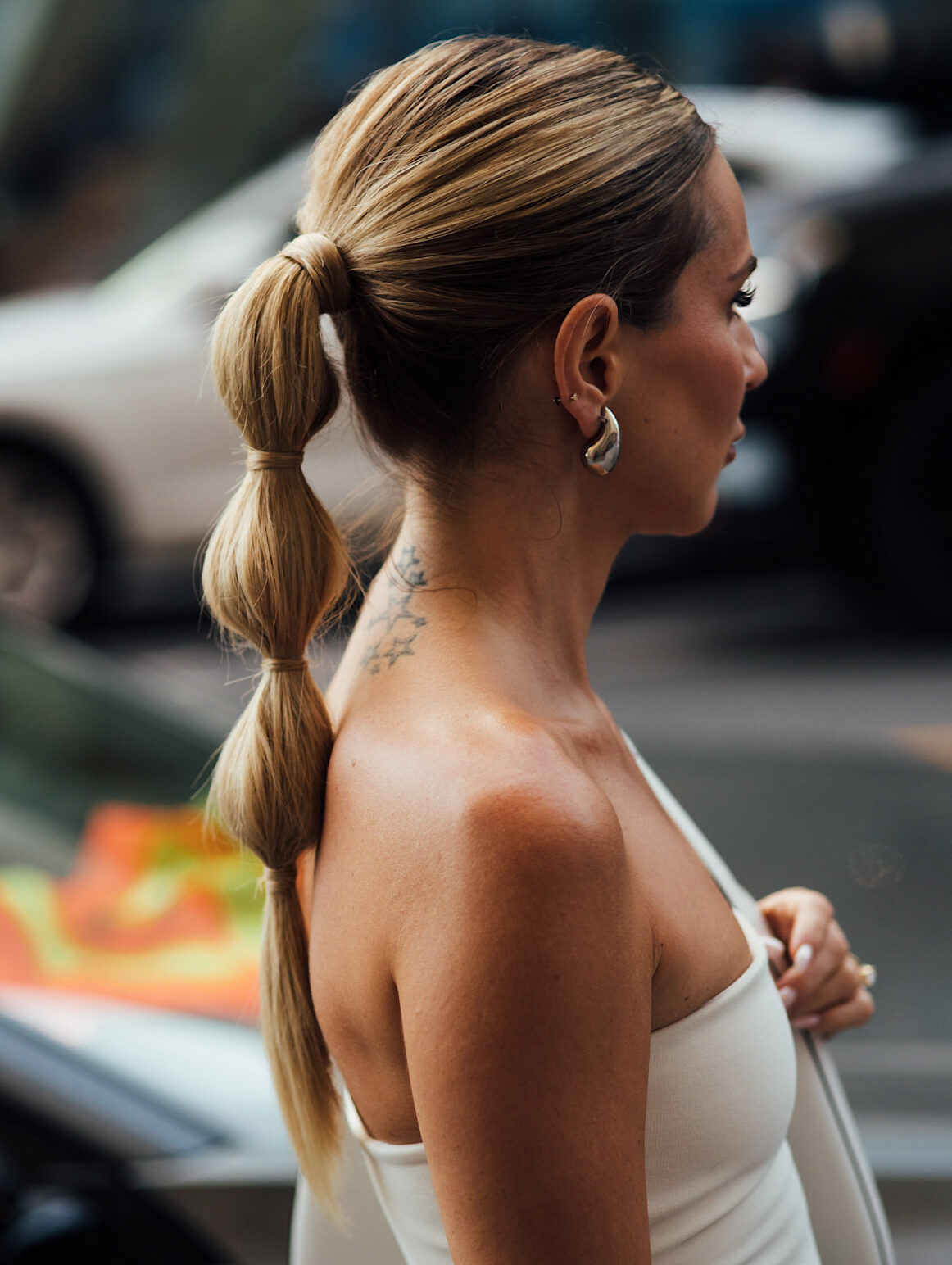 New York Fashion Week s/s ’26: Τα beauty look που ξεχώρισαν στους δρόμους της Νέας Υόρκης