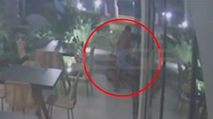 Πάτρα: Η στιγμή που ανήλικοι εισβάλλουν σε κατάστημα & το ληστεύουν