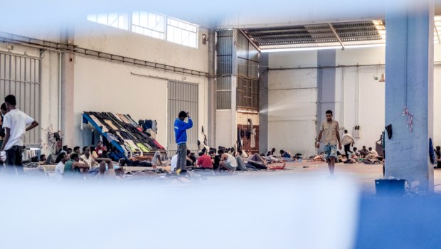 Μεταναστευτικό: Συμφωνία για δύο δομές μεταναστών στην Κρήτη - Βραδιά ταραχών στην Αγυιά που ασφυκτιά