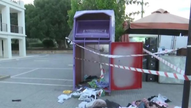 Γλυφάδα: Σε εξέλιξη η έρευνα για τον άνδρα που βρέθηκε νεκρός σε κάδο ανακύκλωσης ρούχων