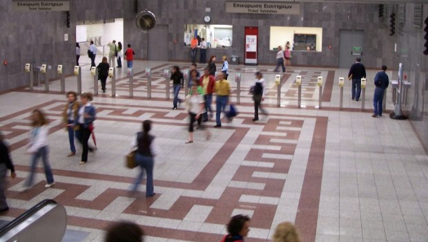 Γιατρός από τον Πύργο έπεσε θύμα ληστείας στο Σύνταγμα: «Άπλωσα το χέρι και άρχισα να ζητιανεύω»
