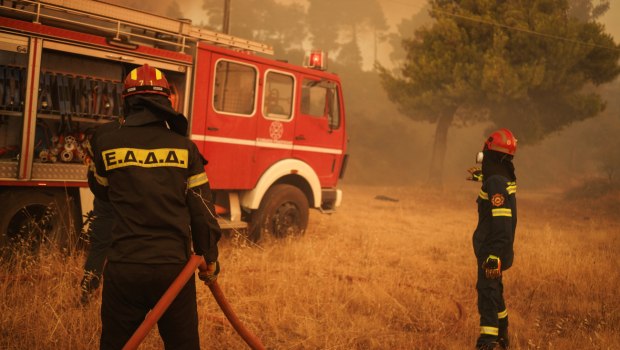 Μαγνησία: Φωτιά στους Αγίους Θεοδώρους - Εκκενώθηκε σχολείο - Σηκώθηκαν τέσσερα εναέρια