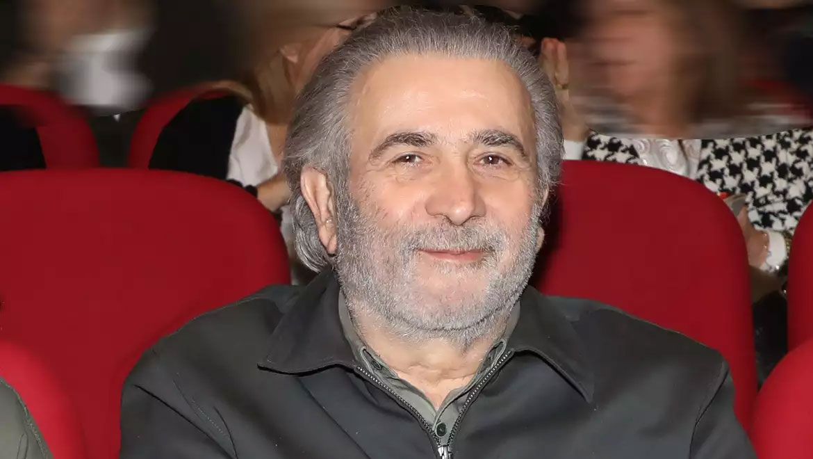 Λάκης Λαζόπουλος: «Η δική μου γενιά κουβαλά μια σαπίλα, μια αποφορά που βγαίνει παντού»