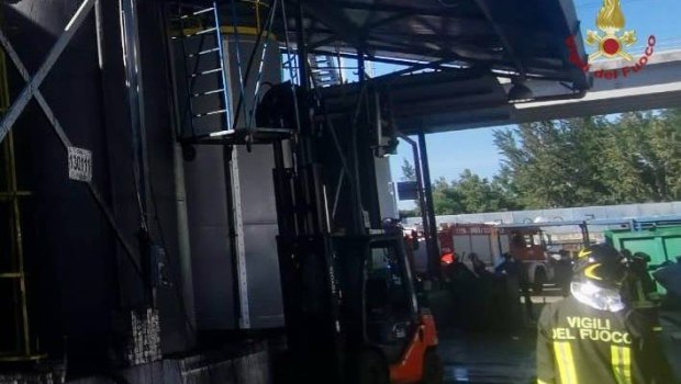 Νάπολη: Τρεις εργάτες νεκροί από έκρηξη σε εργοστάσιο διαχείρισης αποβλήτων