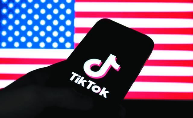 Εφαρμογή TikTok και αμερικανική σημαία